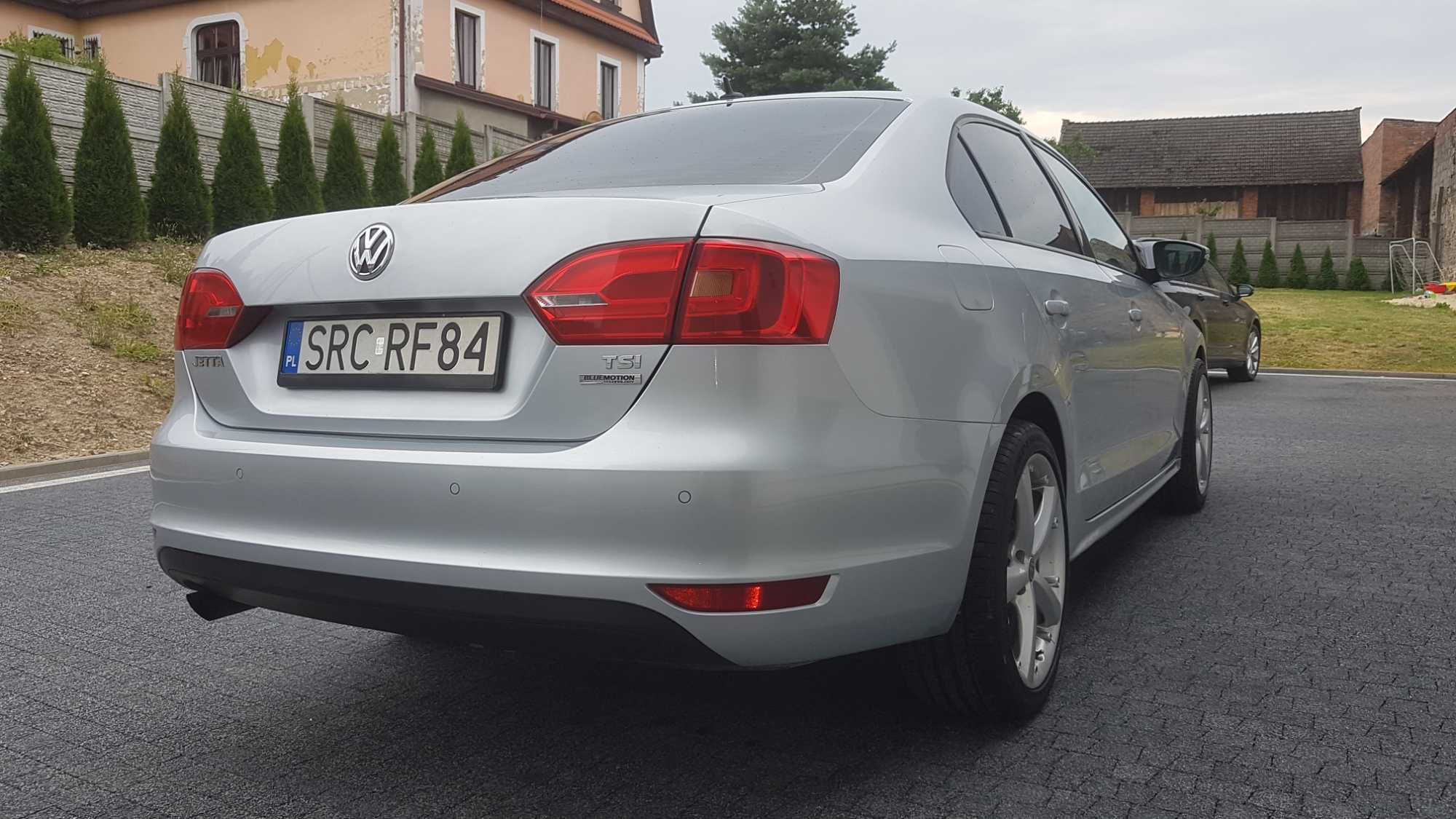 VW Jetta model 2012 Alu18 cali Po serwisie-rozrząd,filtry,olej zamiana