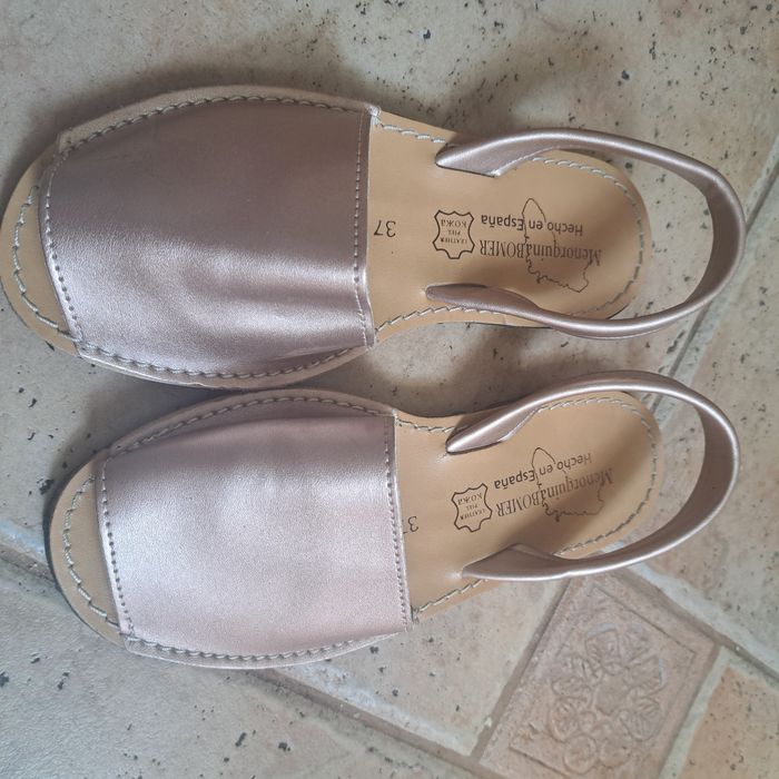 Жіночі шкіряні босоніжки. Іспанія. Розмір 37,