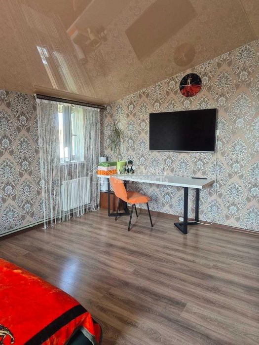 Продам сучасний будинок у самому центрі міста!