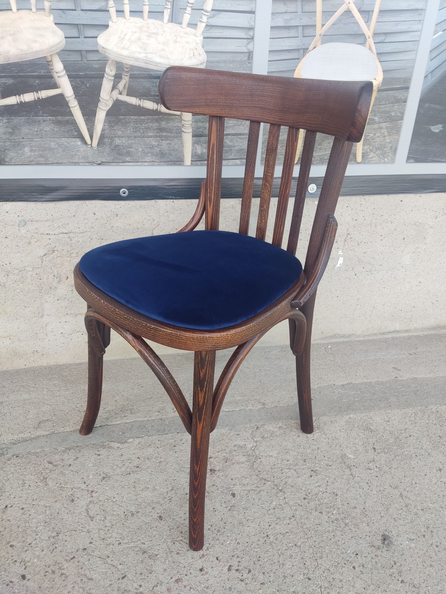 Krzesła gięte Thonet Fameg Radomsko dostępne 50 szt. do restauracji