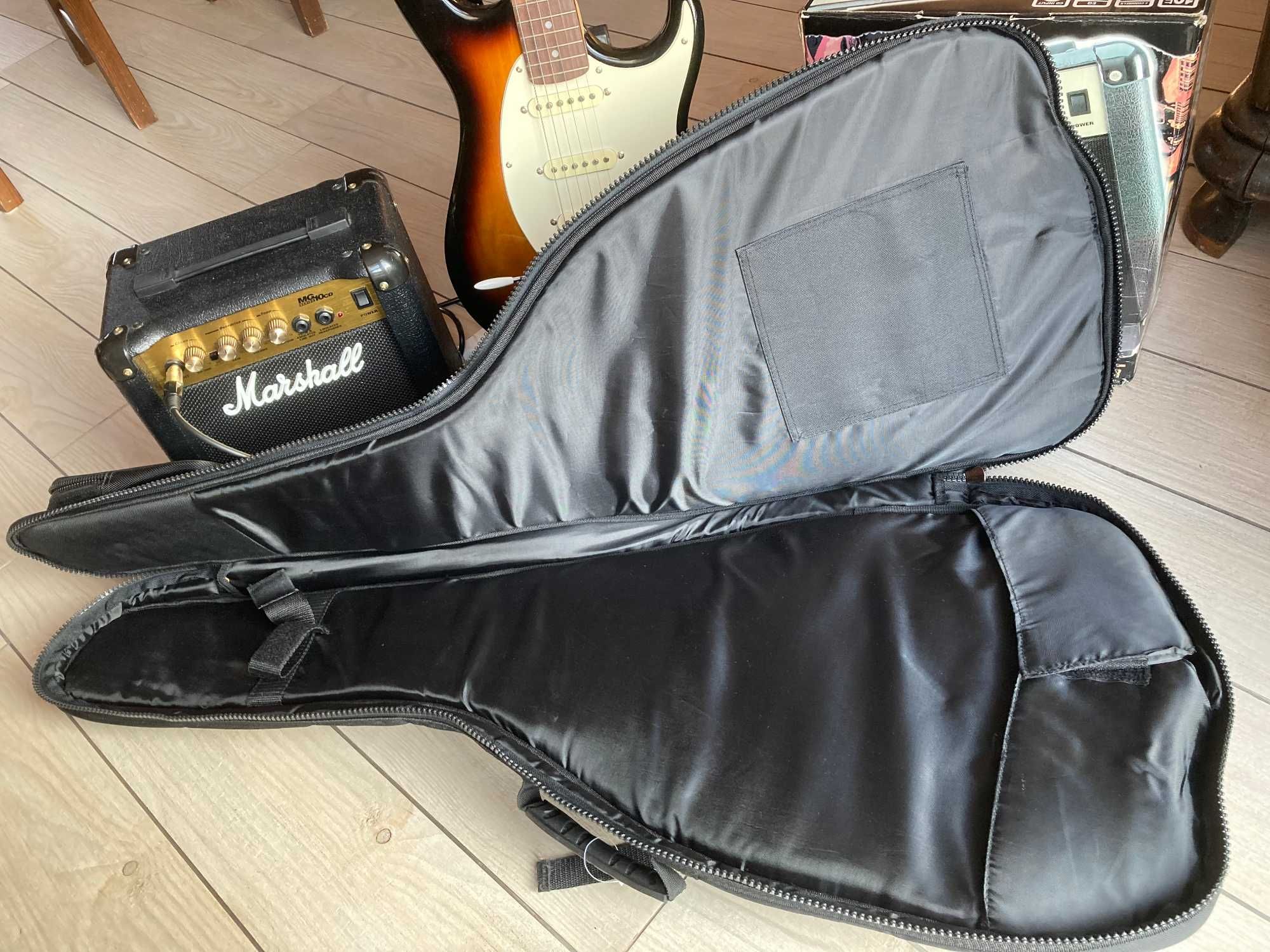 Gitara elektryczna Cort + Marshall + stojak + pokrowiec - idealny stan