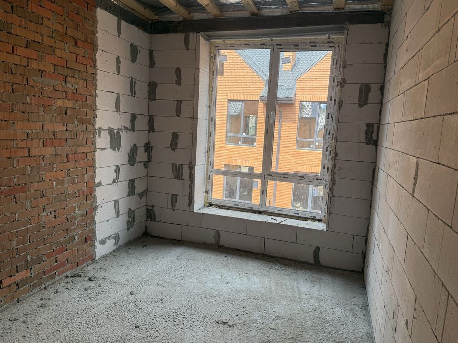 Таунхаус в центрі Ірпеня! Окремий двір!