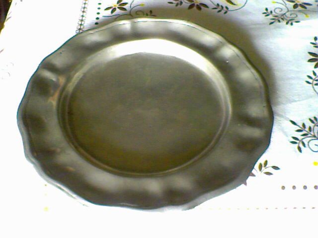 8 Pratos em Estanho (97%)