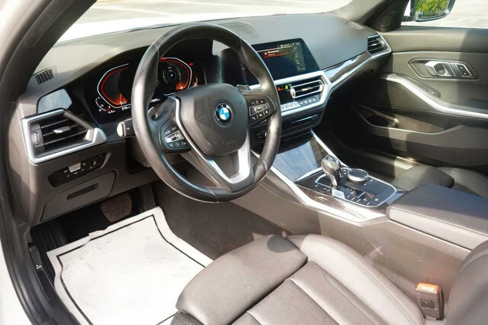 BMW 3 Series 330i xDrive      2020