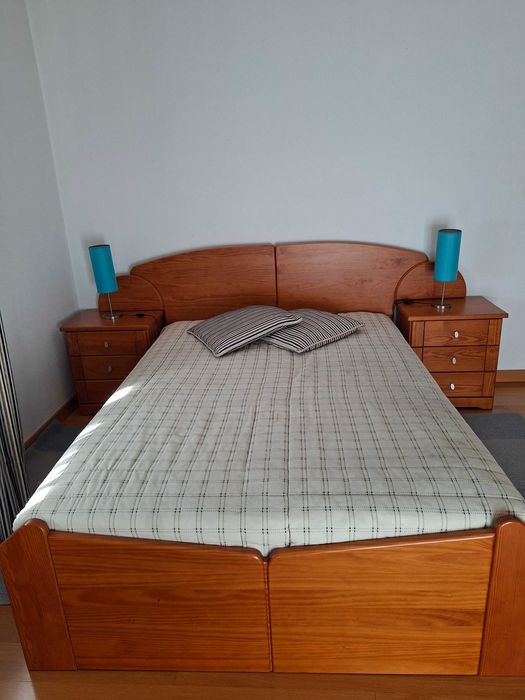 Quarto completo em madeira