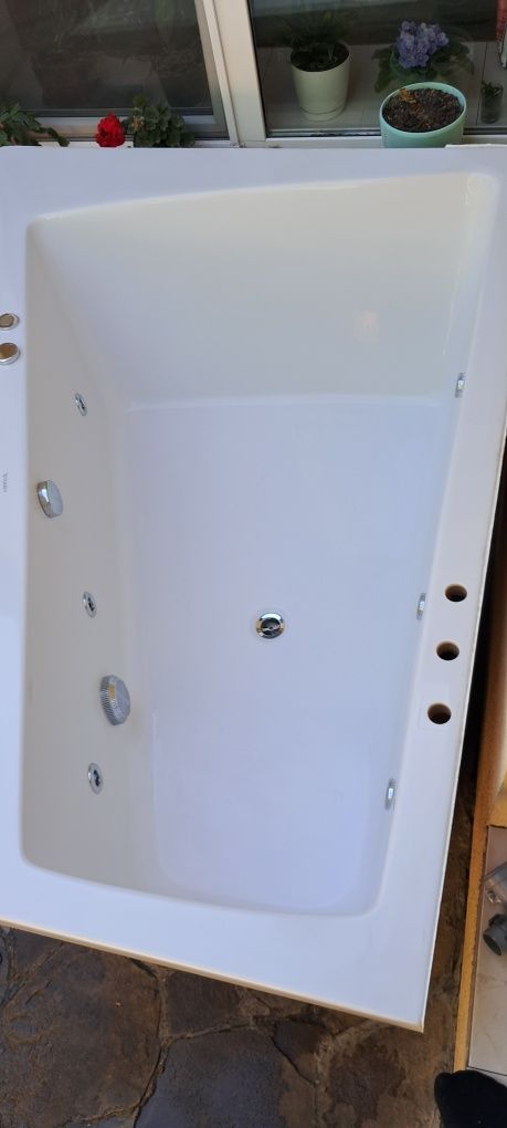 Продам Ванна акриловая 170х130 Duravit Paiova 700214