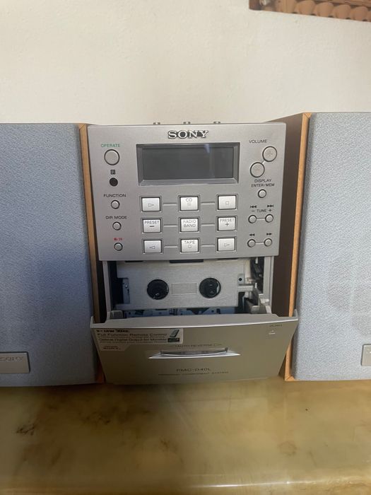 Rádio e leitor de CD e cassetes Sony