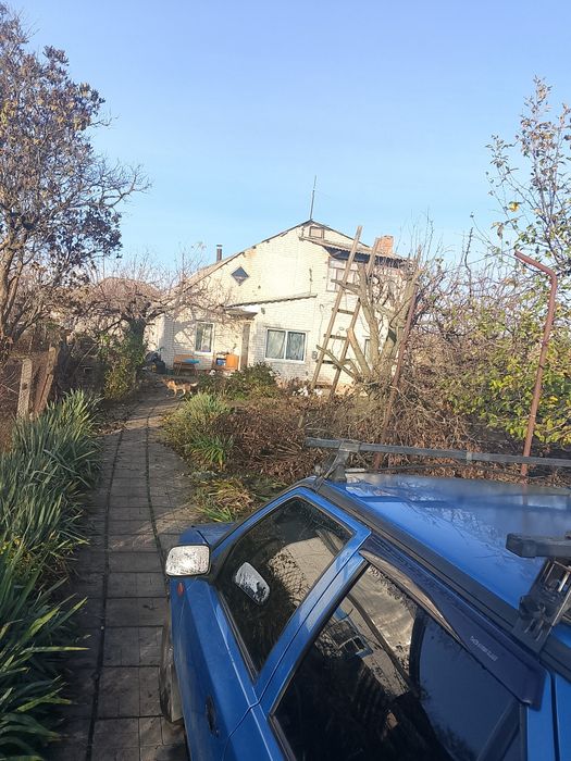 Продам 1/2 2-этажного дома.(Аренды нет)