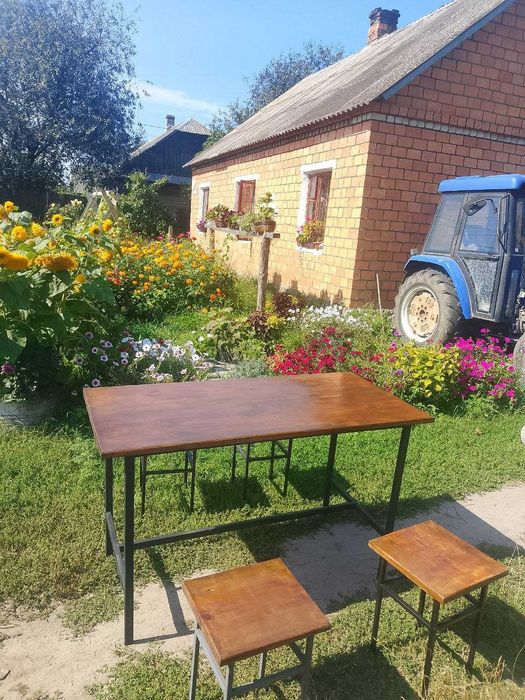 продам кухоний стіл і стільці металеві