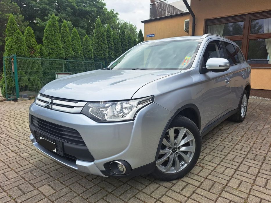 Mitsubishi Outlander 4WD klimatronic skóra nawigacja niski przebieg alufelgi 4x4