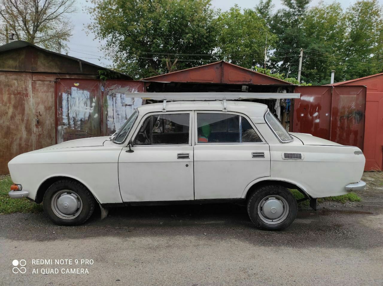 Продам Москвич М-2140
