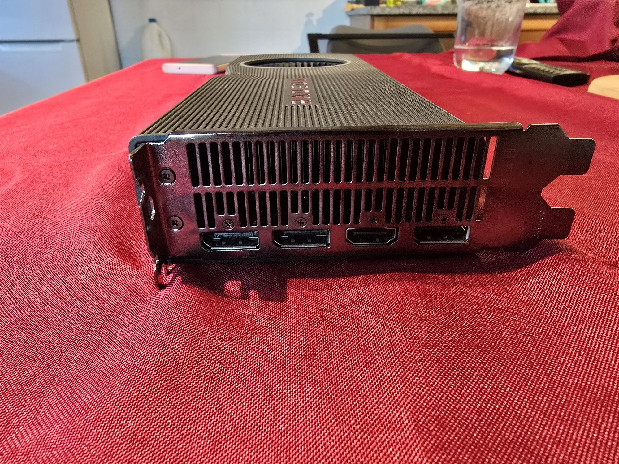 AMD RX 5700 XT (Impecável)