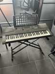 Синтезатор Yamaha PSR-R300 з підставкою