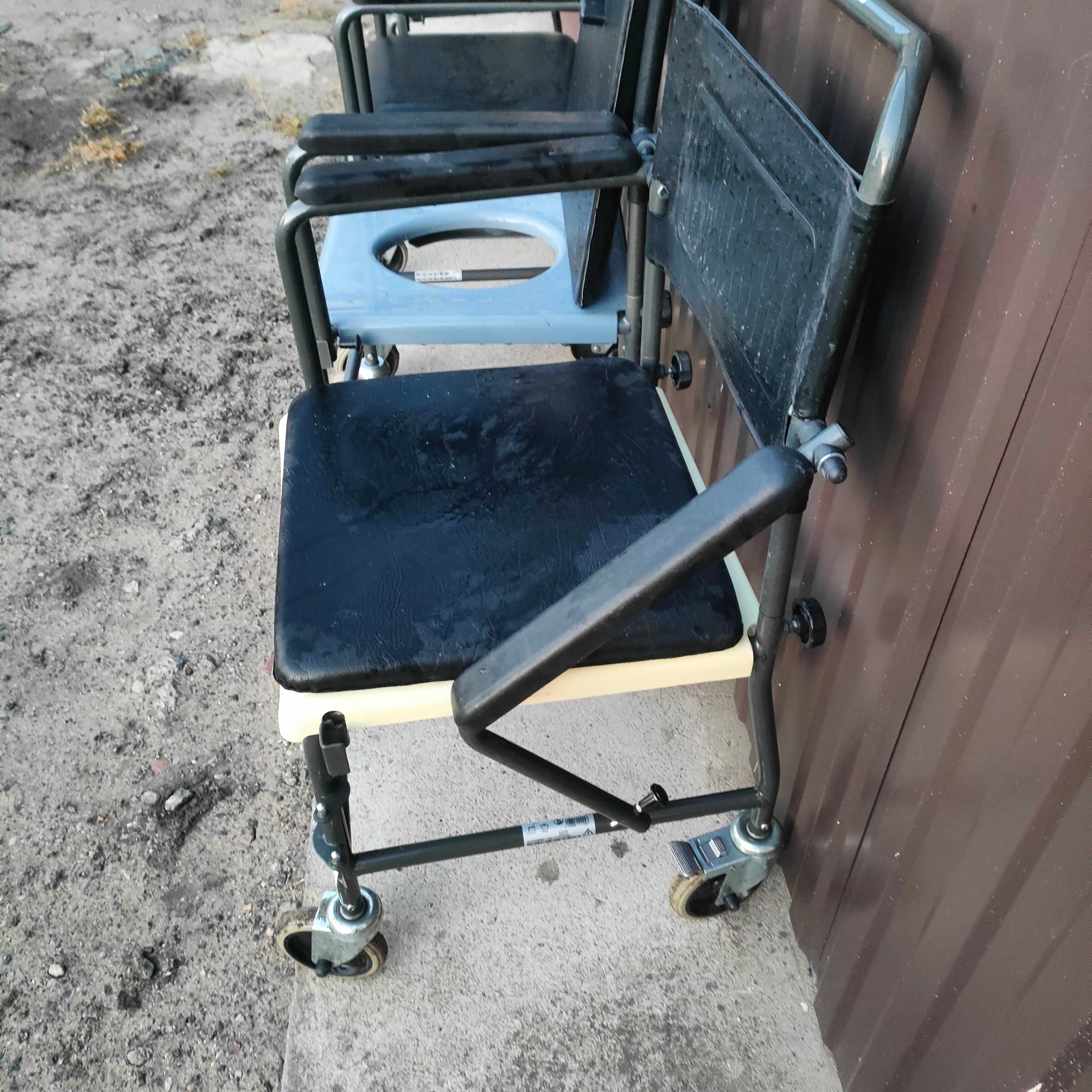 Wózek inwalidzki toaletowy