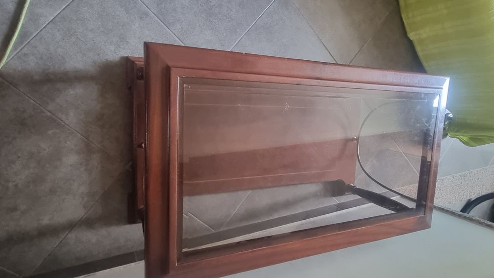 Mesa de centro com tampo vidro