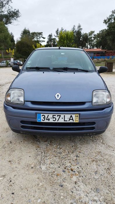 RENAULT CLIO 98 com 210.000km em bom estado