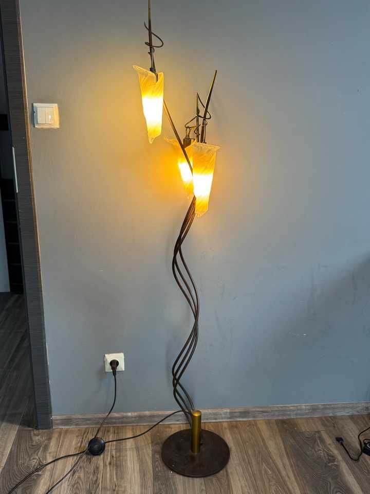 Lampa stojąca podłogowa