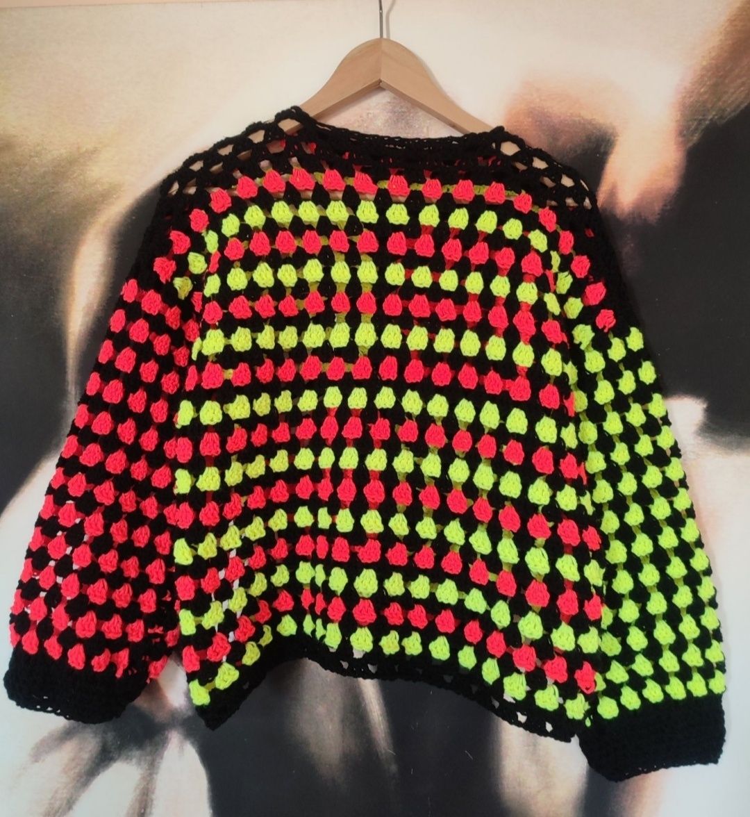 Sweterek w neonowych kolorach handmade