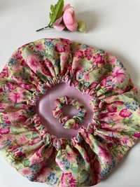 Touca de cetim rosa e tecido flores para dormir ou para tratamento