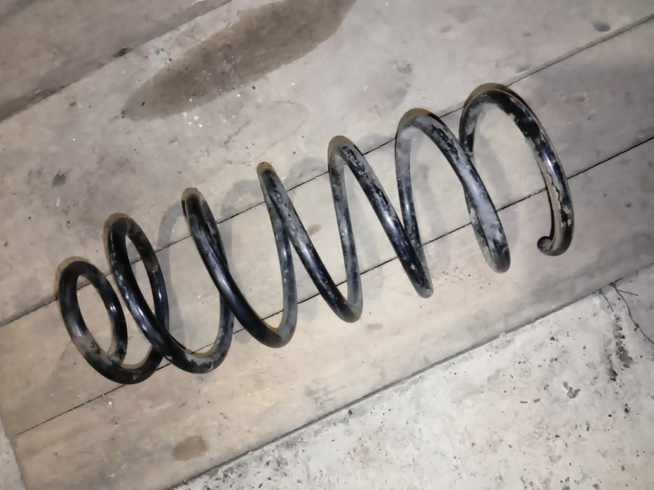 Пружина одна передня гольф4