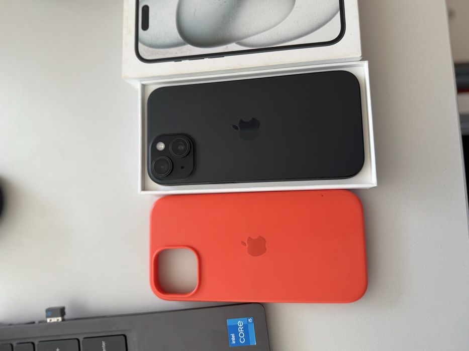 Sprzedam Iphona 15 Czarny 128 GB zestaw +etui apple