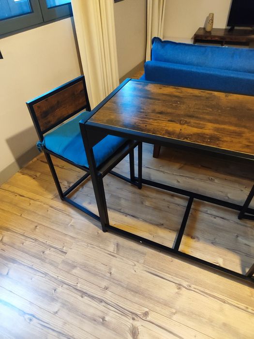 Mesa + 2 cadeiras