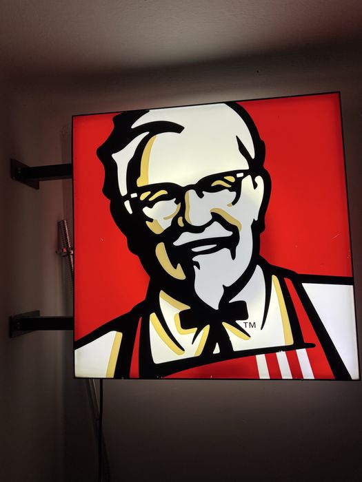 LED KFC działający