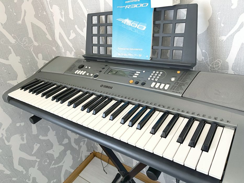 Синтезатор Yamaha R-300!!! Динамічна модель! Піаніно.