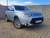 Mitsubishi Outlander 4WD klimatronic skóra nawigacja niski przebieg alufelgi 4x4