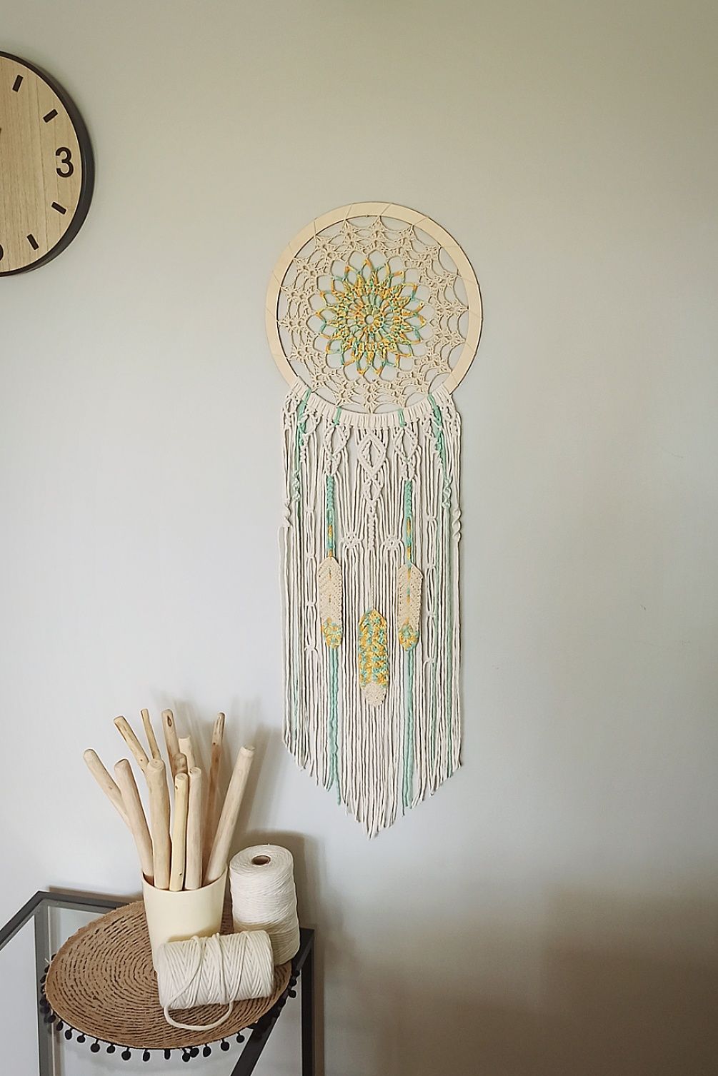Duży łapacz snów w stylu boho, makrama, ozdoba ścienna, mandala, pióra