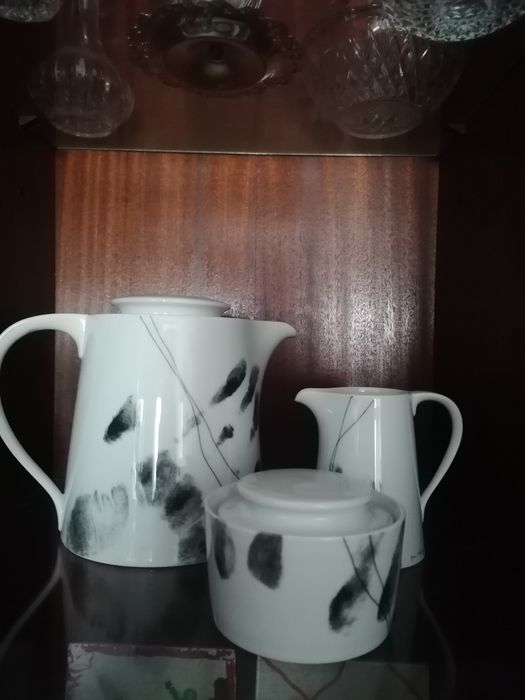 Conjunto bule, açucareiro e leiteira