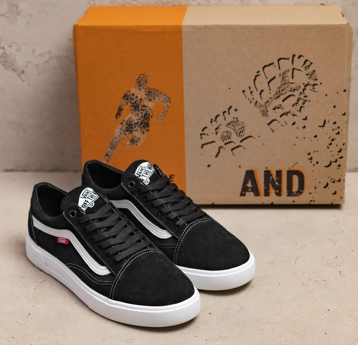 Мужские замшевые кроссовки vans черные на белой подошве кеды