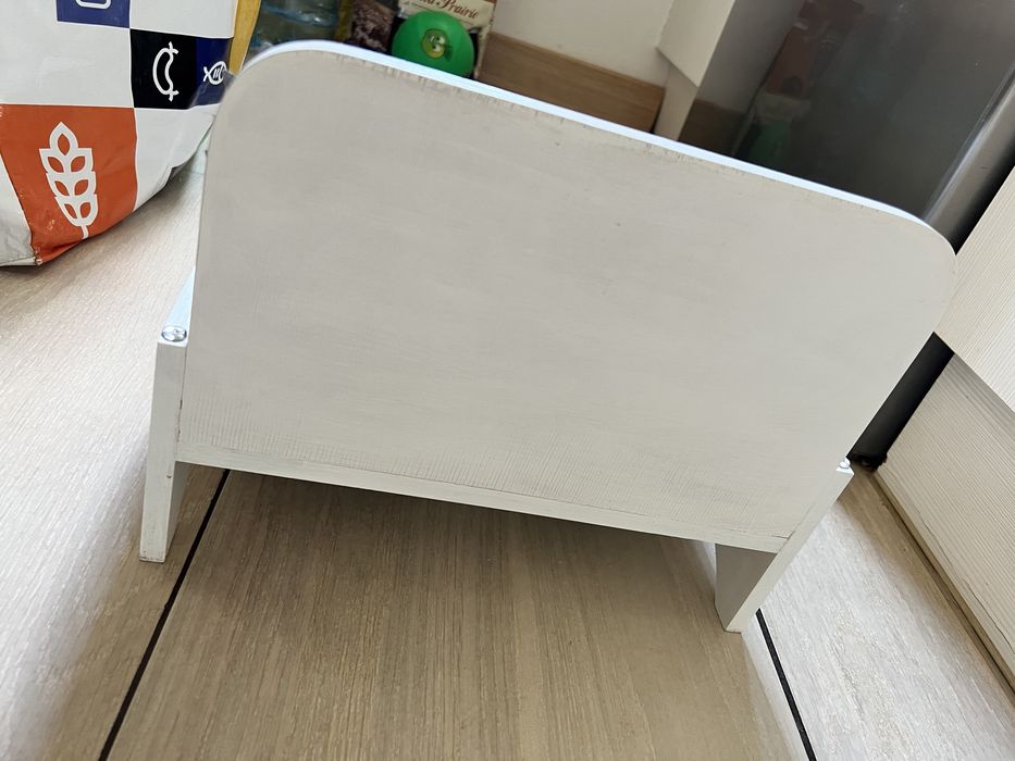 Bufet/miska dla pieska lub kotka biały z cyrkoniami i skrzydłami