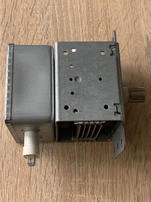 Магнетрон 2M211A-M2  700W lg Samsung та ін мікрохвильові печі