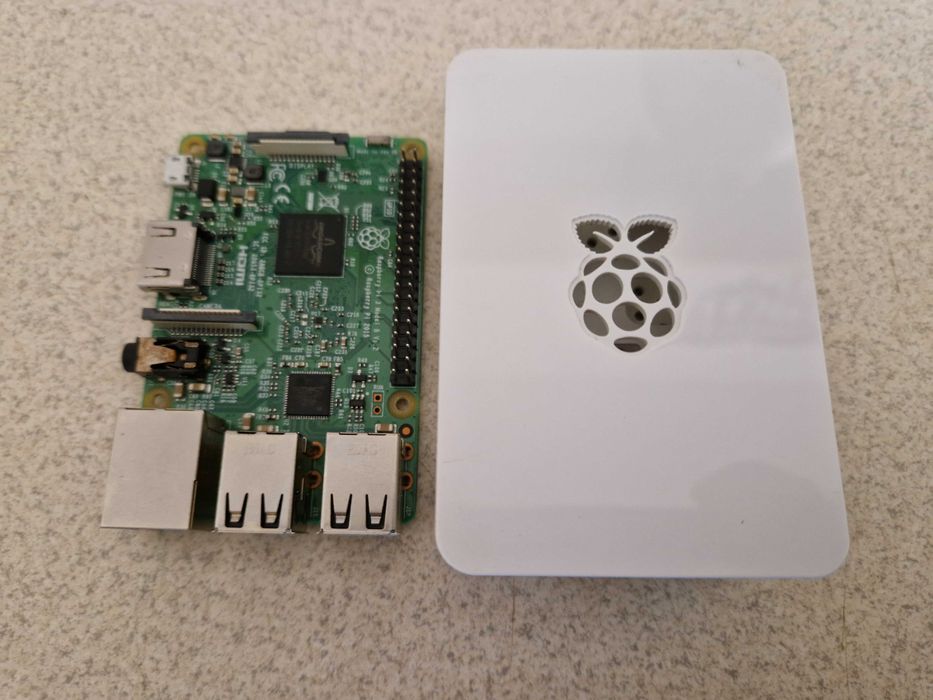 Raspberry Pi 3 Model B + Obudowa