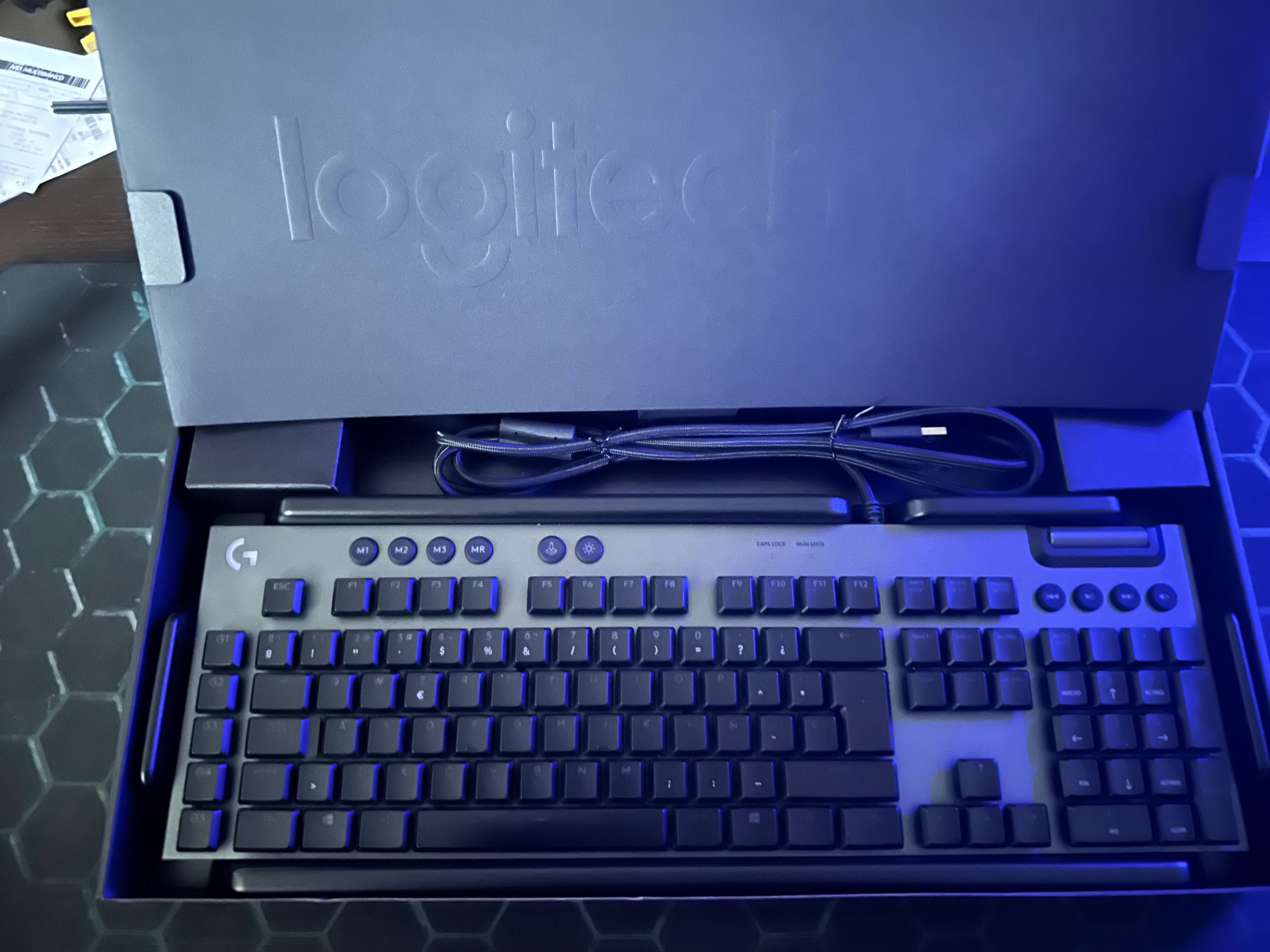Teclado gaming mecanico LOGITECH G815 LIGHTSYNC RGB
