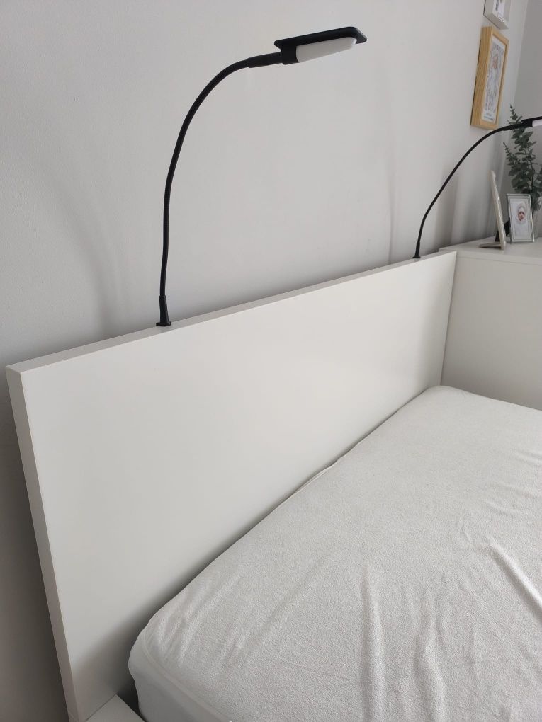 Łóżko Ikea Malm - białe 140x200 + materac z pokrowcem + lampki nocne.