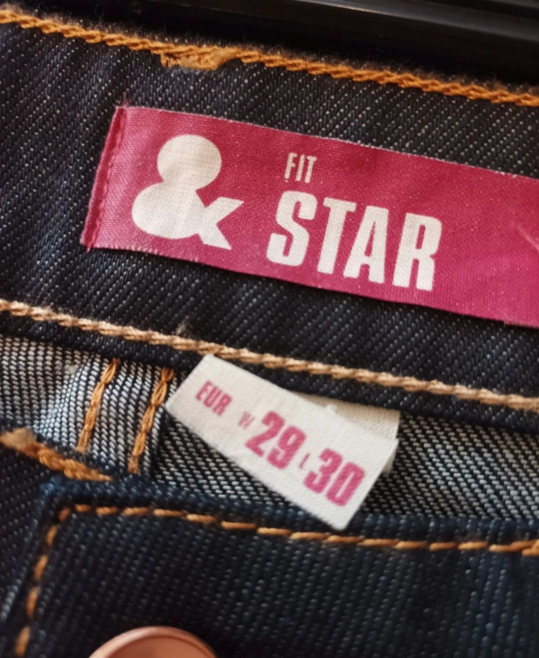 H&M,  modne spodnie jeansowe damskie, jeansy, szerokie nogaw
