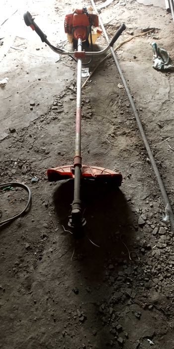 Бензокоса с шикарным комплектом