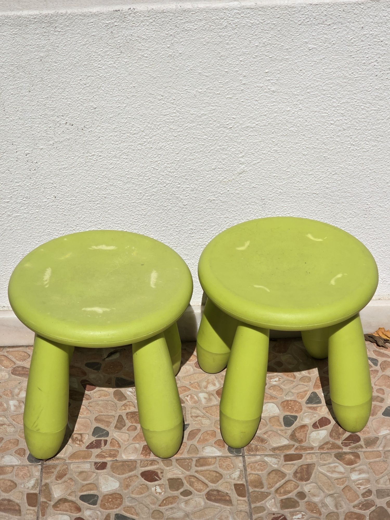 Conjunto bancos e cadeiras verdes para criança Ikea
