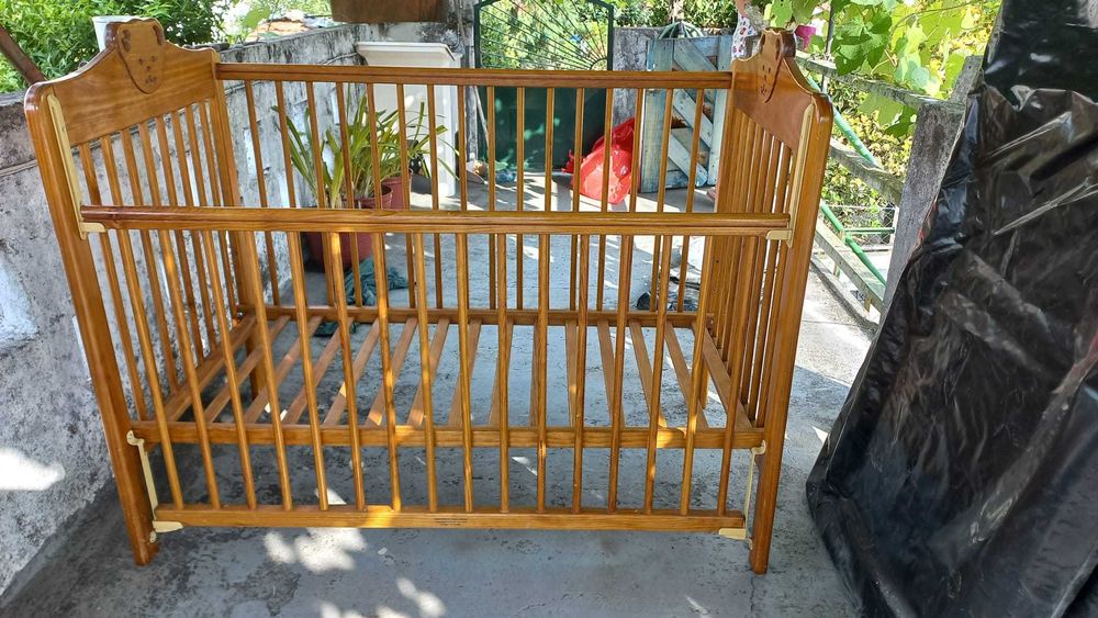 Camas de bebé de madeira