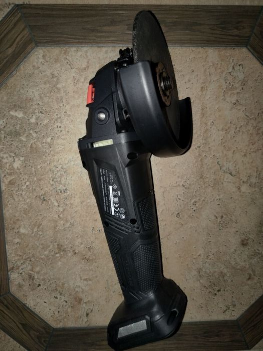 Акумуляторна безщіткова болгарка з Дніпро-М.