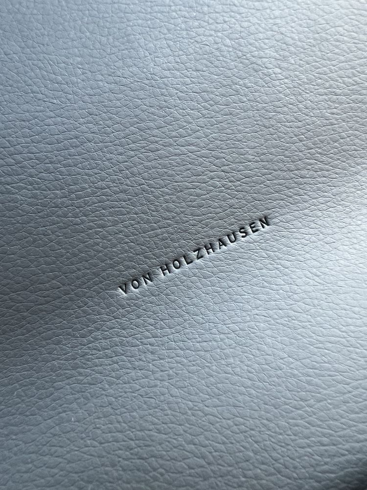Чохол von Holzhausen MacBook 16" Portfolio чорний шкіра