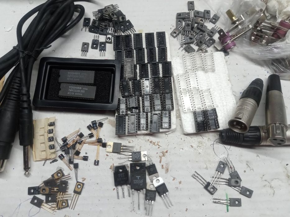 Componentes elétricos/ eletrônicos