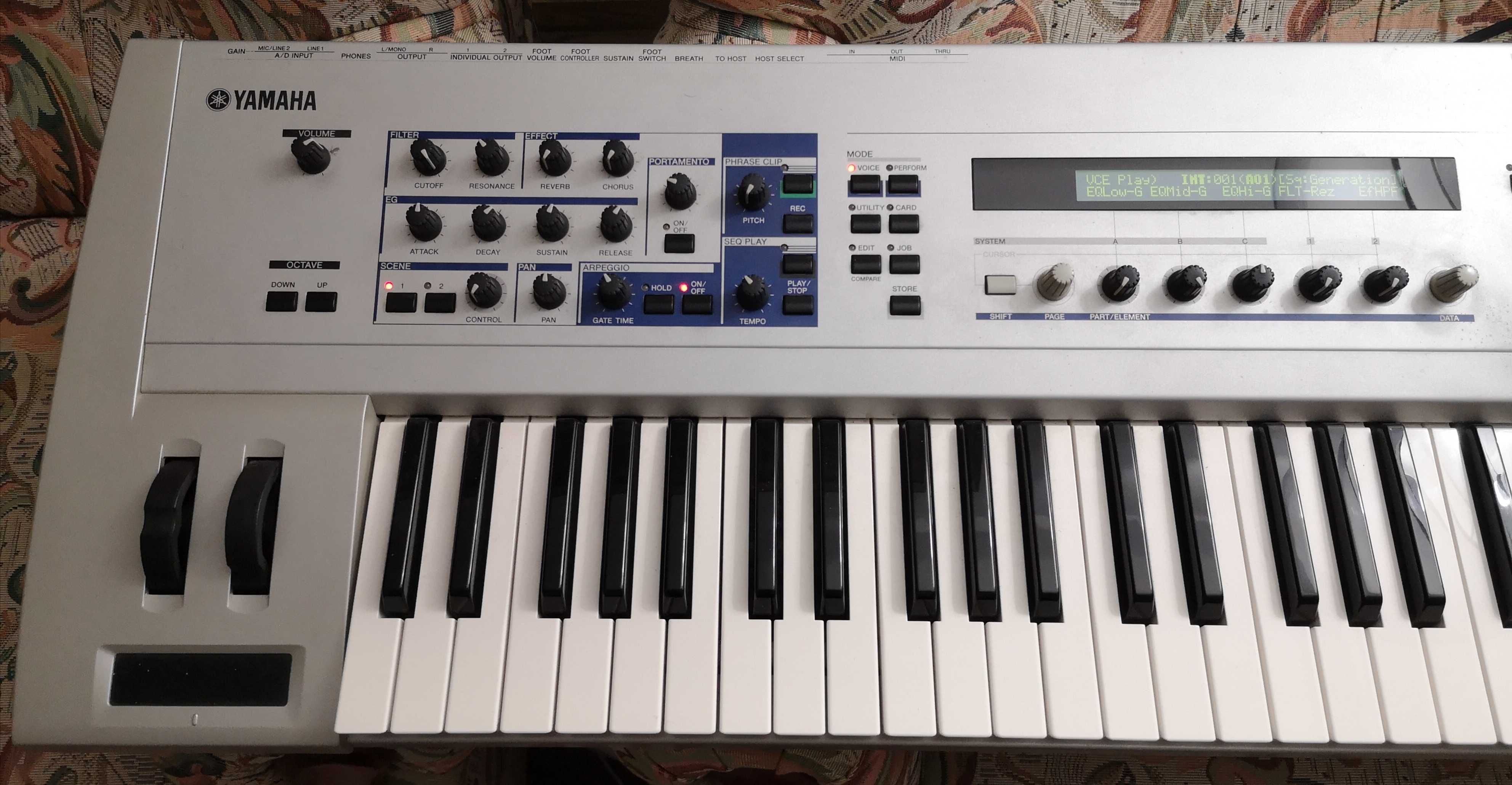 Sintetizador Yamaha CS6x +expansão PLG150-AN