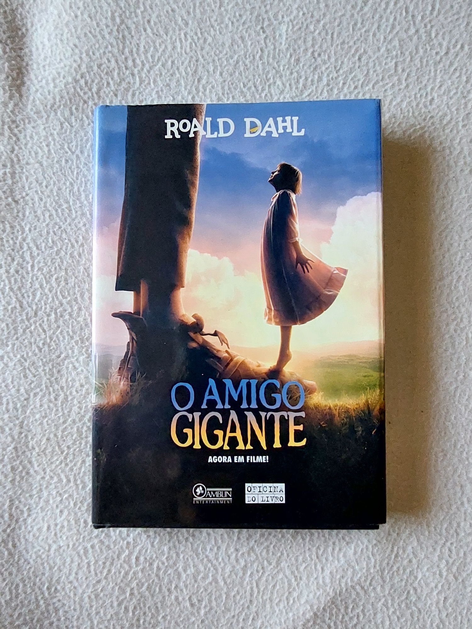 Livro "O Amigo Gigante"