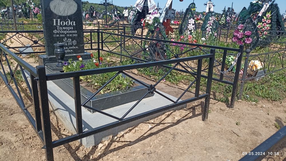 Оградка на кладбище столик лавочка
