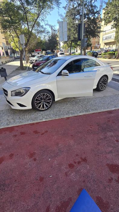 Urgente Mercedes  CLA 180