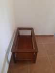 Mesa de centro,sem vidro em madeira com boa qualidade.