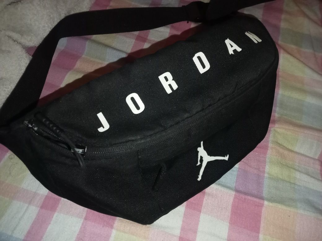 Bolsa Jordan cor preta